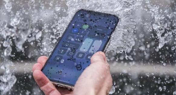 iPhone X掉水里还能正常使用吗？iPhone X的防水效果到底怎么样？