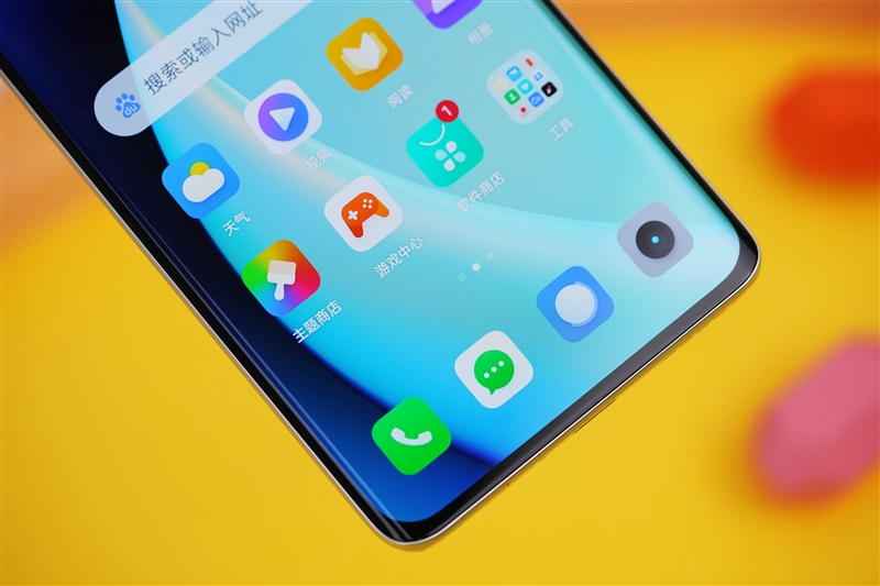 极窄下巴护眼曲面屏、1亿像素！真我10 Pro+评测：做屏幕、影像最强王者