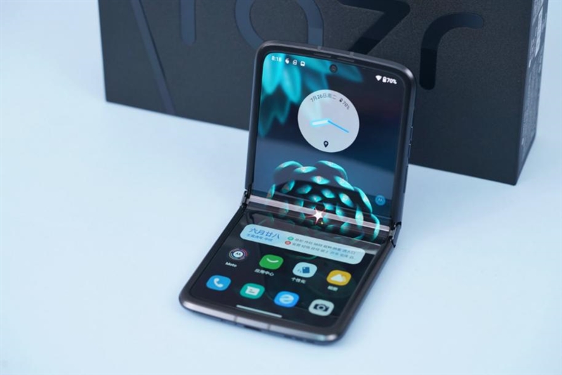 折叠屏可以当主力机了！moto razr 2022首发评测：翻盖的优雅 我不可自拔