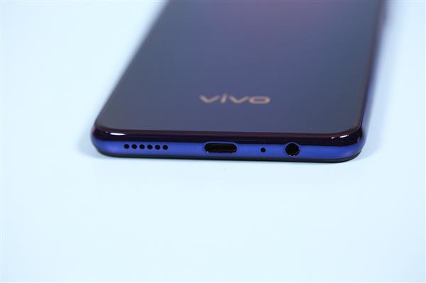 没三摄就落伍了！vivo Z5评测：千元机性价比就该这么玩 