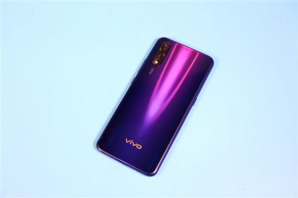 没三摄就落伍了！vivo Z5评测：千元机性价比就该这么玩 