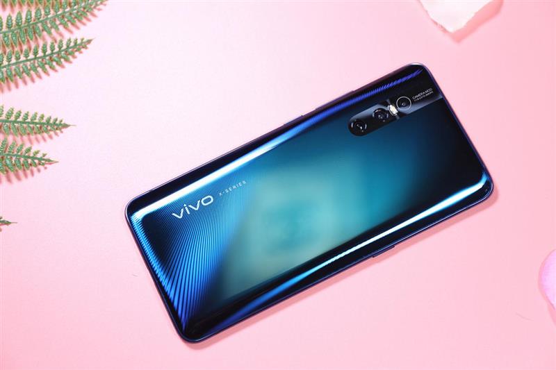 激进的进化者 vivo X27评测：灯效升降、4800万三摄超群