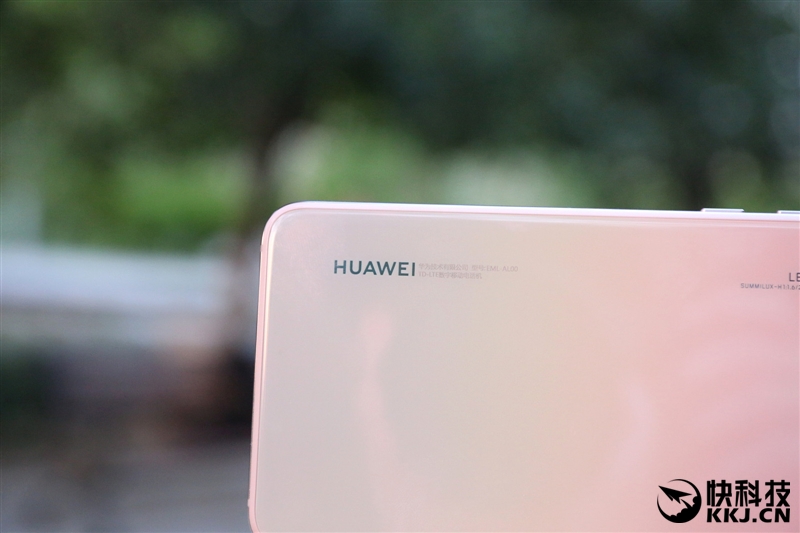 徕卡双摄封神之作！HUAWEI P20评测：渐变结构色不可自拔