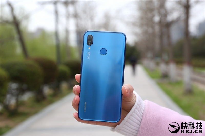 1999元起！HUAWEI nova 3e评测：异形全面屏+双玻璃机身