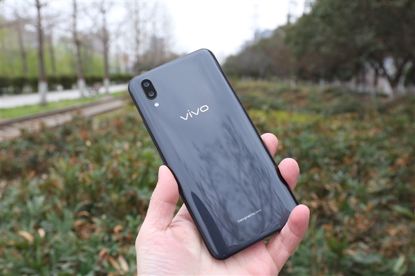 vivo X21屏幕指纹版评测：多的不单是刘海 少的不仅是指纹