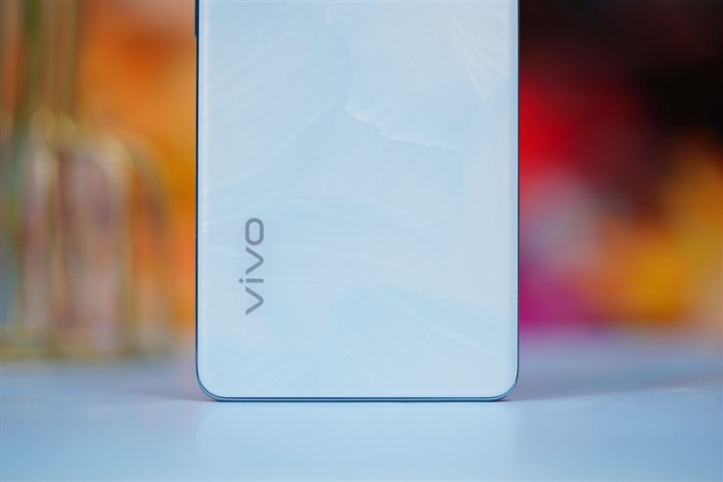 8mm机身下的续航王者！vivo S18评测：5000mAh超薄蓝海电池 轻松用一天半