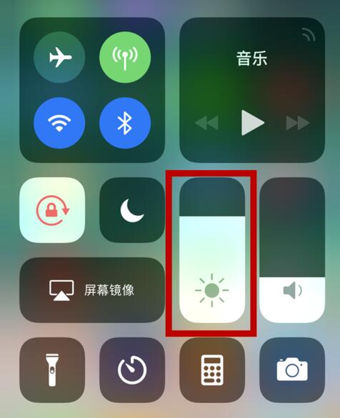 iPhone  XS 屏幕忽明忽暗是什么原因？