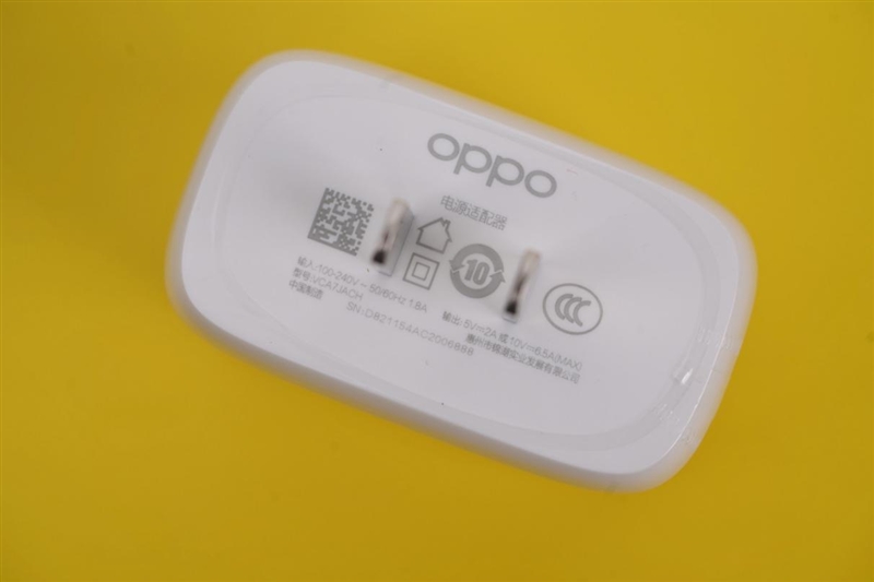 手机自带“化妆师”！OPPO Reno6评测：变方了 也变美了