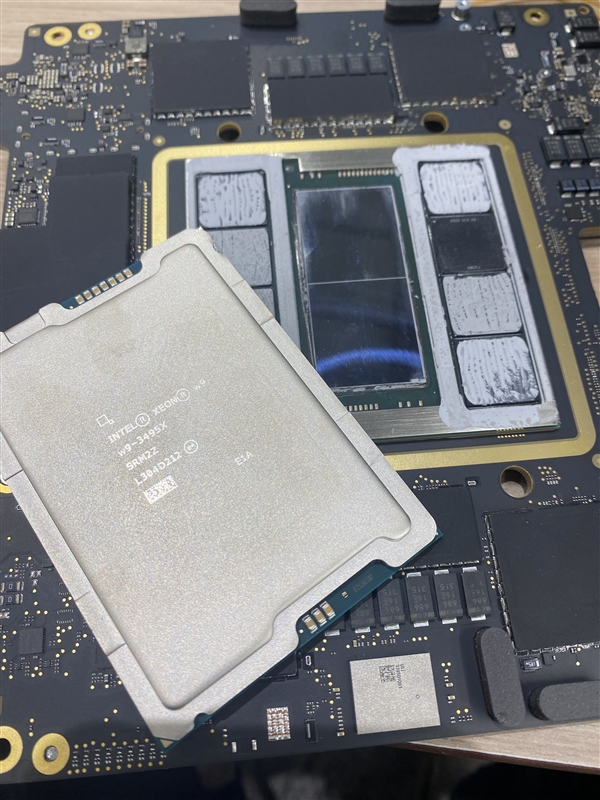 苹果M2 Ultra首次开盖：Intel 56核心相形见绌