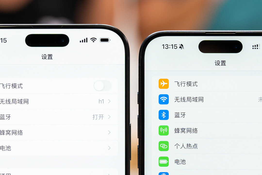 左：iPhone 16 Pro Max；右：iPhone 15 Pro Max